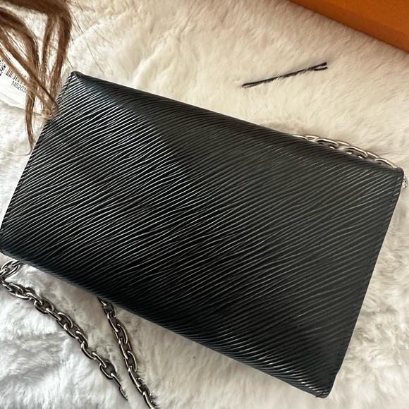 Louis Vuitton  Epi Twist Chain Wallet - Picture 5 of 12